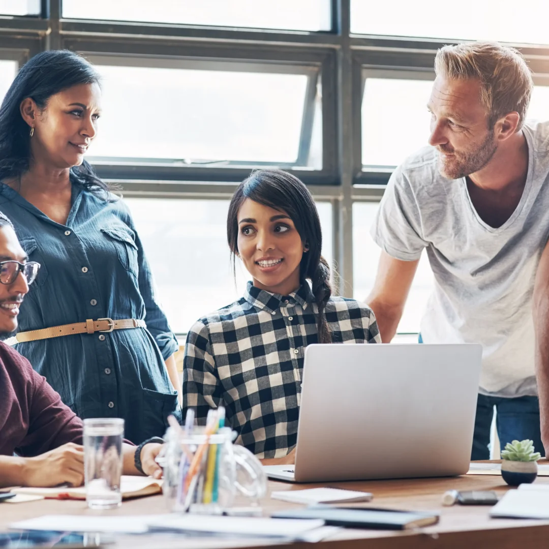 SEO para Portfolios de Diseño: Atrae Clientes 2025