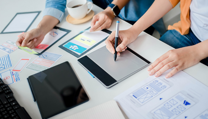 Colaboración en diseño de interfaces y prototipos, aplicando principios de Automatización Web